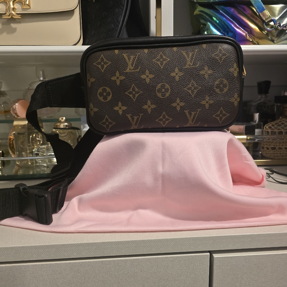 Louis Vuitton Brown Monogram Belt Bag Vintage Boho